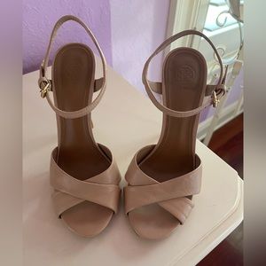 Tory Burch Nude Heels Size 7.5